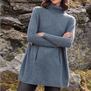 Gray Garnet Hill oversized cashmere turtleneck sweater